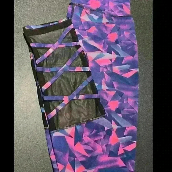 fIT iN Two piece work out fit Size Small/Medium & Large/Xlarge Available - Picture 3 of 3